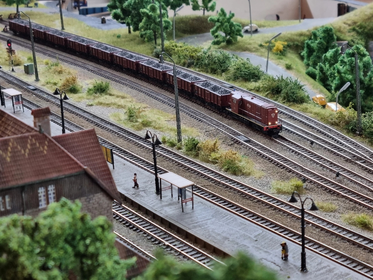 Domburg Train Supports background