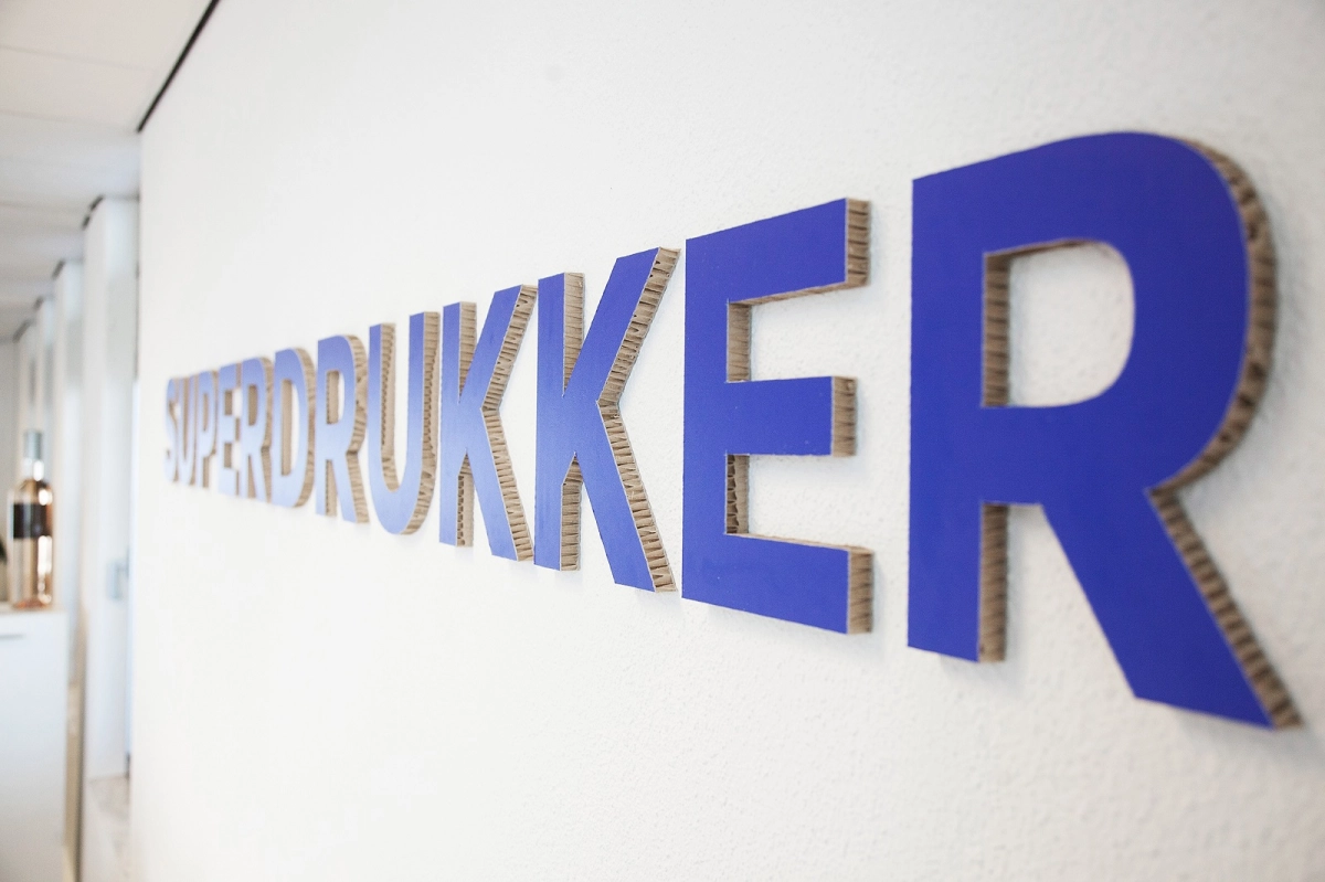 Superdrukkers achtergrond