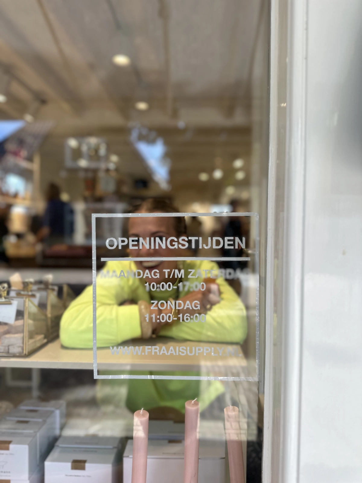 Fraai Supplys achtergrond