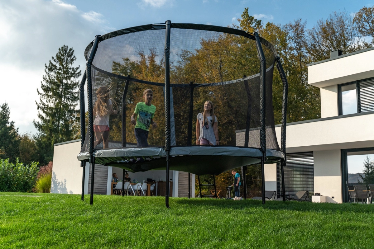 TrampolineWorlds achtergrond