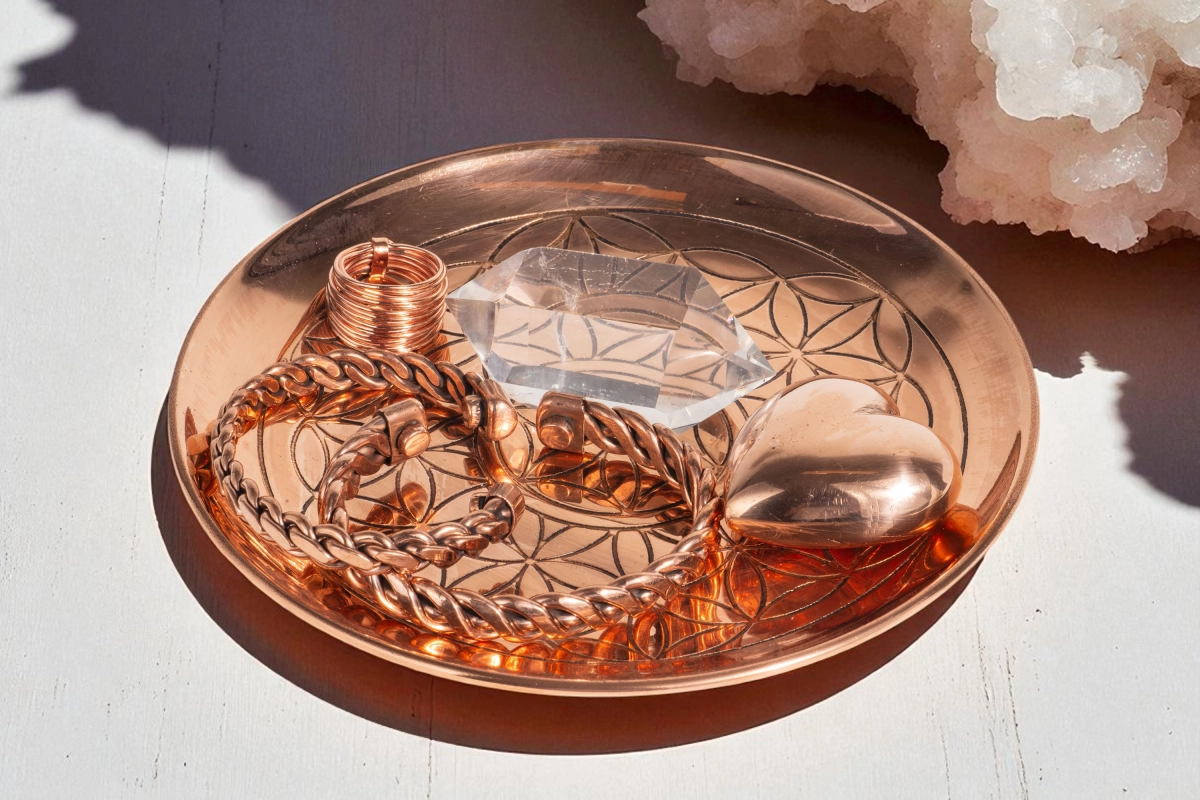 DEVA LOVESs achtergrond